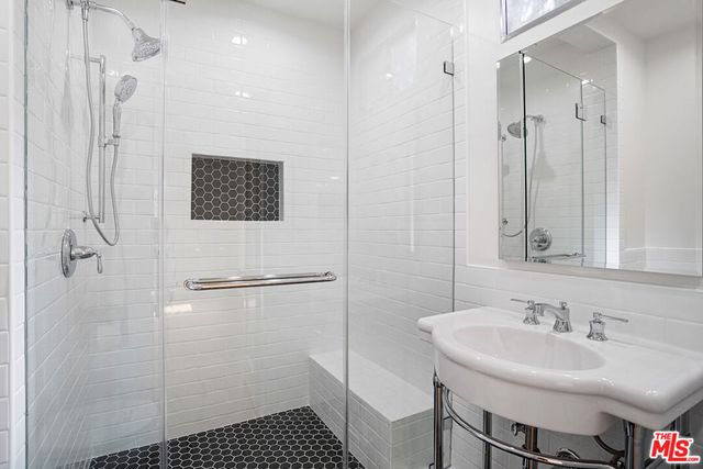 7972 Blackburn Avenue, Los Angeles, CA 90048