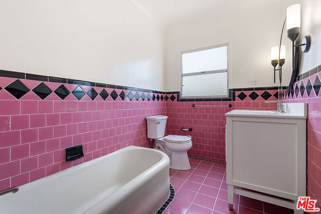 7972 Blackburn Avenue, Los Angeles, CA 90048