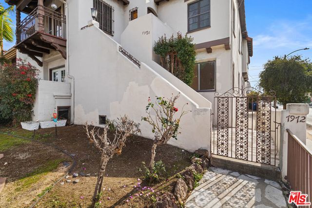 7972 Blackburn Avenue, Los Angeles, CA 90048