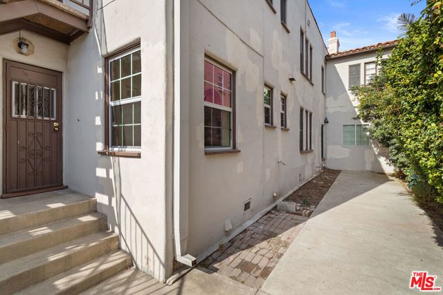 7972 Blackburn Avenue, Los Angeles, CA 90048