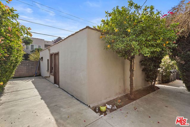 7972 Blackburn Avenue, Los Angeles, CA 90048