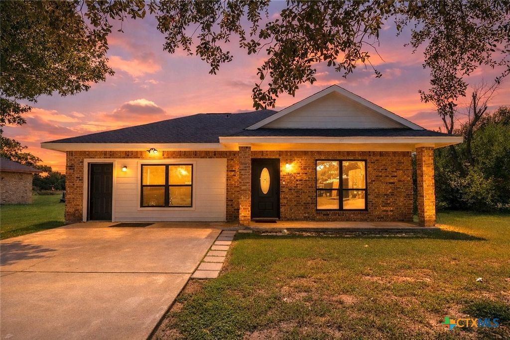 107 Silver Fox, Waco, TX 76705