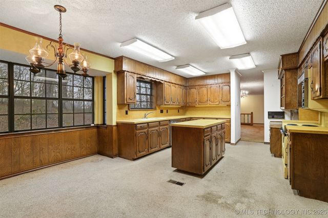 921 Crooked Oak Drive, Durant, OK 74701