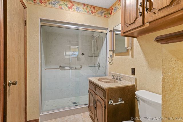 921 Crooked Oak Drive, Durant, OK 74701