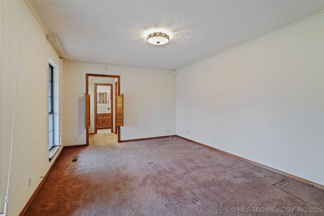 921 Crooked Oak Drive, Durant, OK 74701