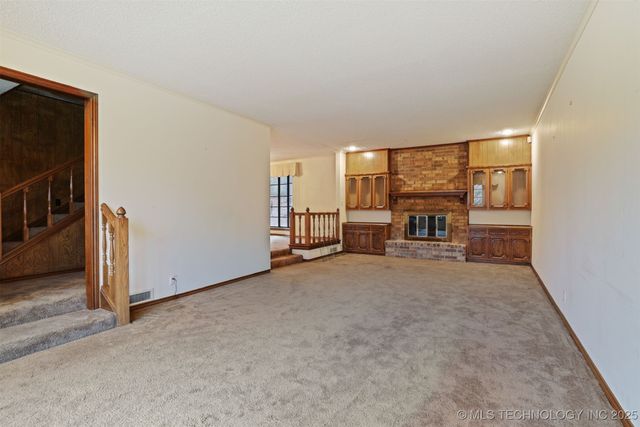 921 Crooked Oak Drive, Durant, OK 74701