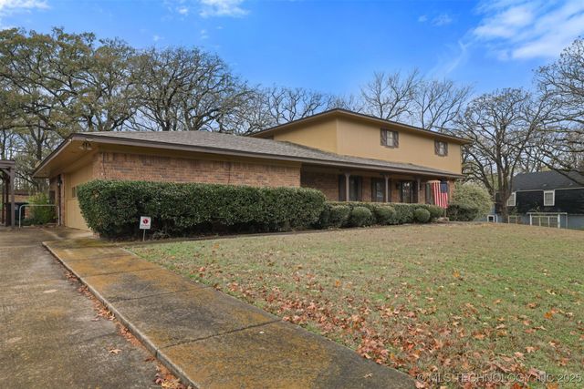 921 Crooked Oak Drive, Durant, OK 74701