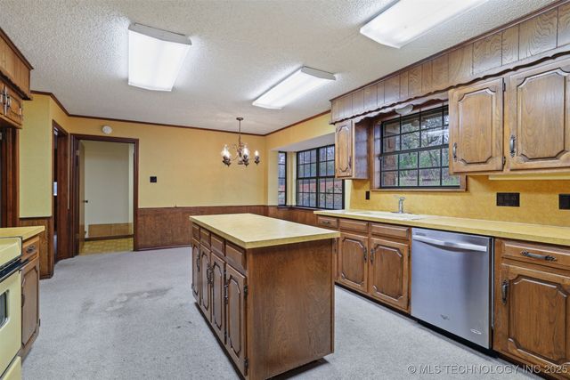 921 Crooked Oak Drive, Durant, OK 74701