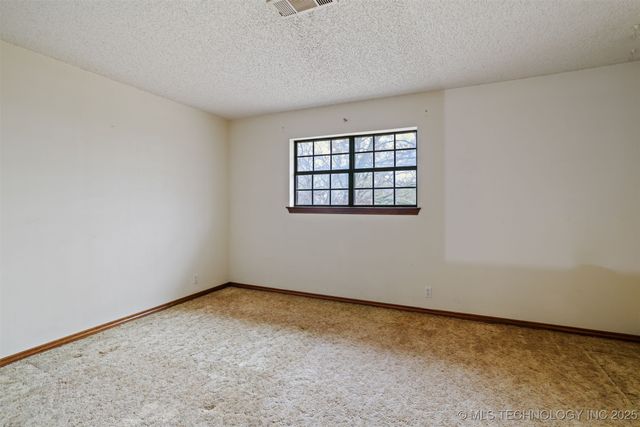 921 Crooked Oak Drive, Durant, OK 74701