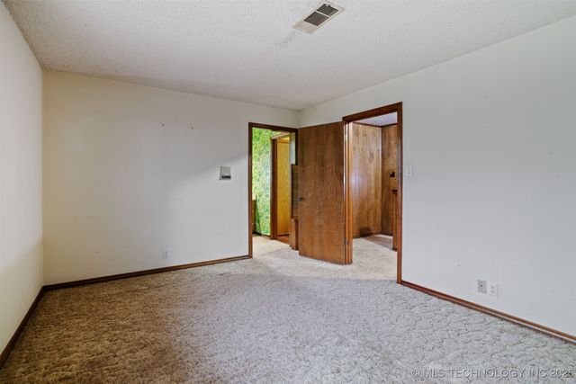 921 Crooked Oak Drive, Durant, OK 74701