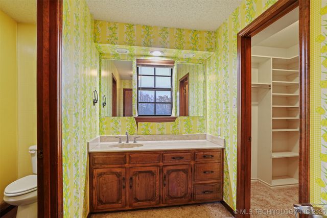 921 Crooked Oak Drive, Durant, OK 74701