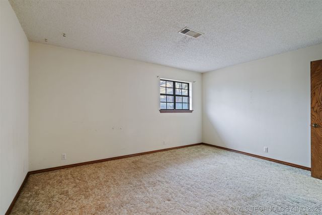 921 Crooked Oak Drive, Durant, OK 74701