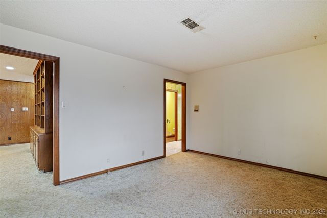 921 Crooked Oak Drive, Durant, OK 74701