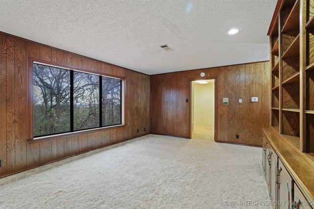 921 Crooked Oak Drive, Durant, OK 74701