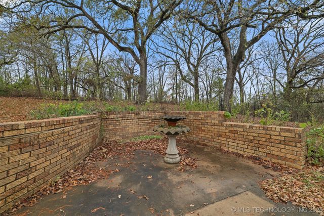 921 Crooked Oak Drive, Durant, OK 74701