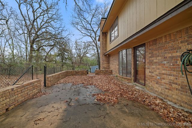 921 Crooked Oak Drive, Durant, OK 74701