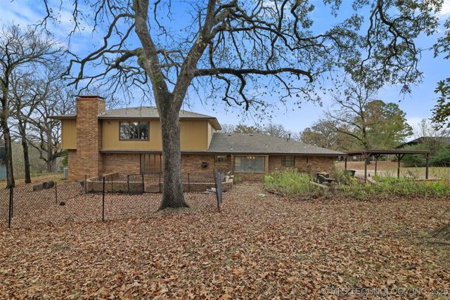 921 Crooked Oak Drive, Durant, OK 74701