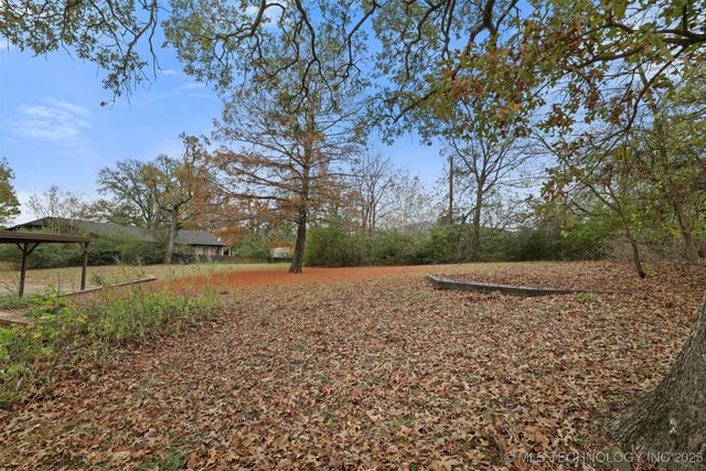 921 Crooked Oak Drive, Durant, OK 74701