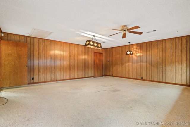 921 Crooked Oak Drive, Durant, OK 74701