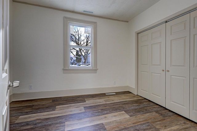 321 E PARKWAY AVENUE, Oshkosh, WI 54901