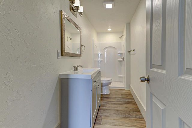 321 E PARKWAY AVENUE, Oshkosh, WI 54901