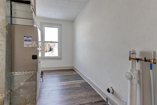 321 E PARKWAY AVENUE, Oshkosh, WI 54901