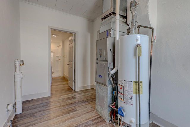 321 E PARKWAY AVENUE, Oshkosh, WI 54901