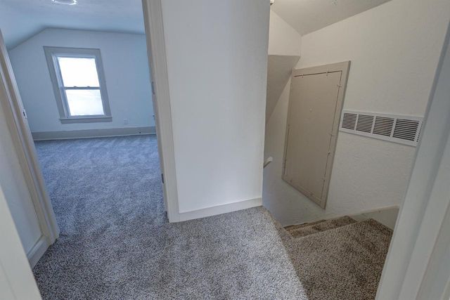 321 E PARKWAY AVENUE, Oshkosh, WI 54901