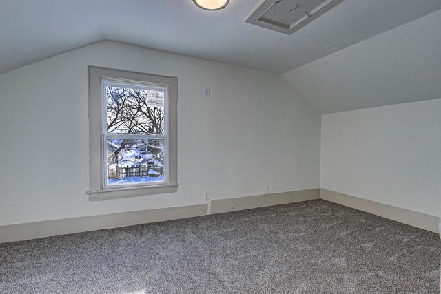 321 E PARKWAY AVENUE, Oshkosh, WI 54901