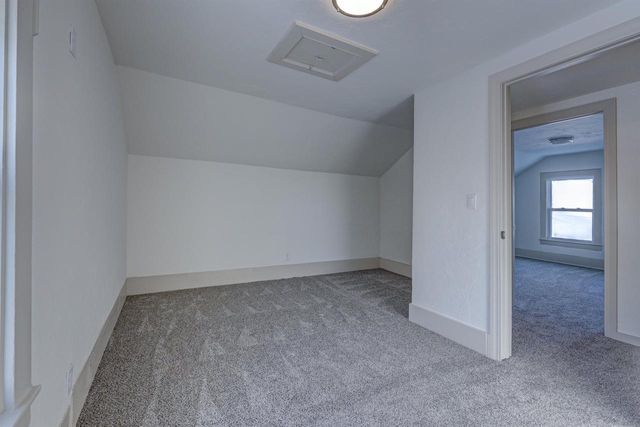 321 E PARKWAY AVENUE, Oshkosh, WI 54901