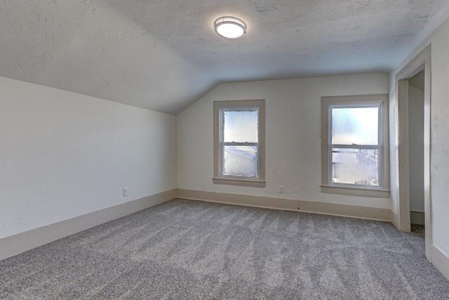 321 E PARKWAY AVENUE, Oshkosh, WI 54901