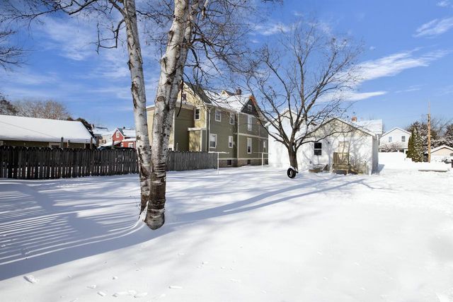 321 E PARKWAY AVENUE, Oshkosh, WI 54901