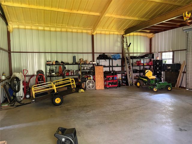 320 County Road 42560, Paris, TX 75462