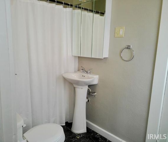 1730 Kendall Street, South Bend, IN 46613