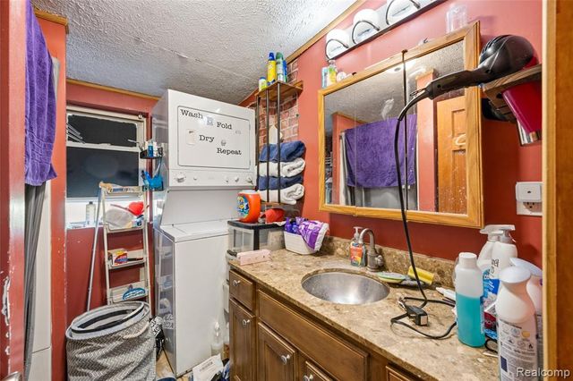 5842 Woodland Drive, Lake, MI 48632