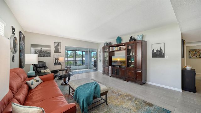225 HOURGLASS WAY 202, Sarasota, FL 34242