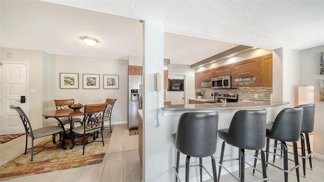 225 HOURGLASS WAY 202, Sarasota, FL 34242