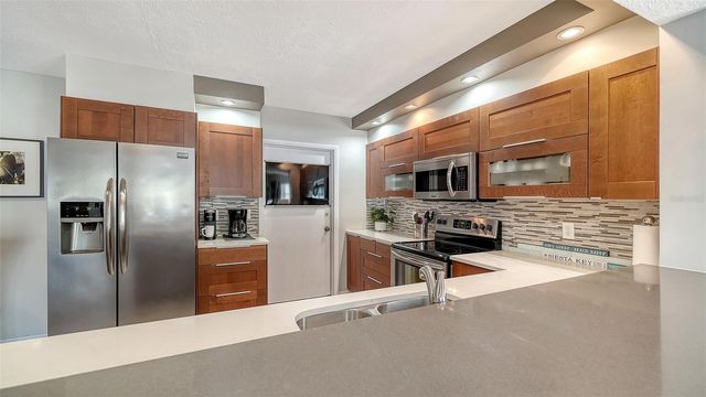 225 HOURGLASS WAY 202, Sarasota, FL 34242