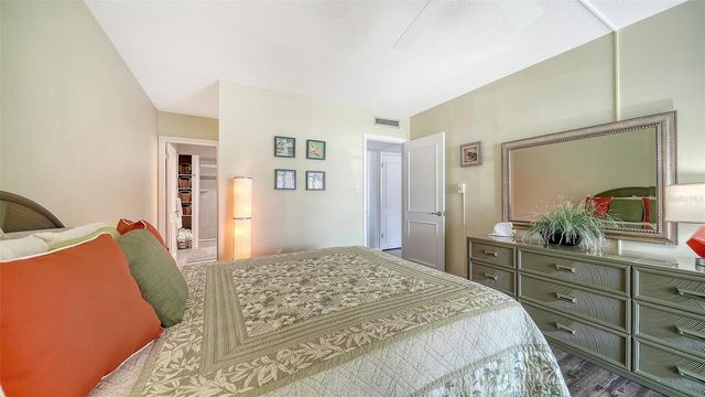 225 HOURGLASS WAY 202, Sarasota, FL 34242