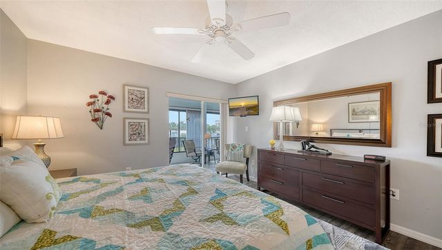 225 HOURGLASS WAY 202, Sarasota, FL 34242