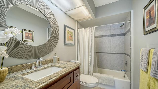 225 HOURGLASS WAY 202, Sarasota, FL 34242