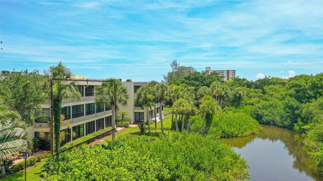 225 HOURGLASS WAY 202, Sarasota, FL 34242