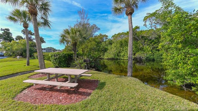 225 HOURGLASS WAY 202, Sarasota, FL 34242