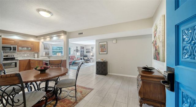 225 HOURGLASS WAY 202, Sarasota, FL 34242