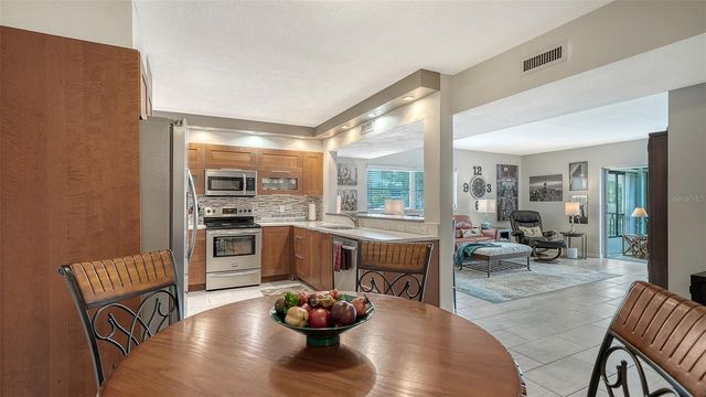 225 HOURGLASS WAY 202, Sarasota, FL 34242