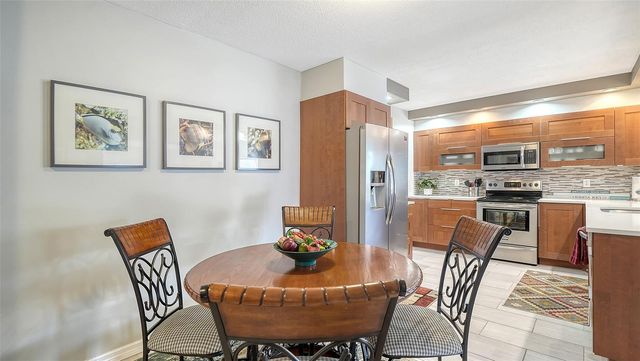 225 HOURGLASS WAY 202, Sarasota, FL 34242