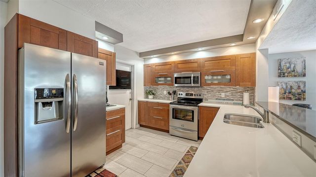 225 HOURGLASS WAY 202, Sarasota, FL 34242