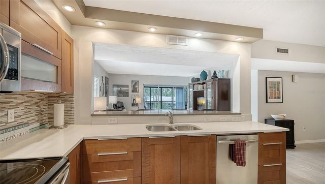 225 HOURGLASS WAY 202, Sarasota, FL 34242