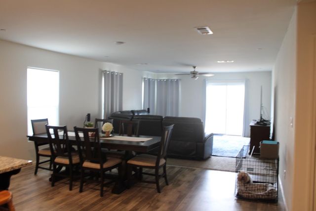 5586 E Saginaw Way, Fresno, CA 93722