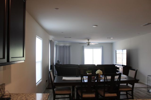 5586 E Saginaw Way, Fresno, CA 93722